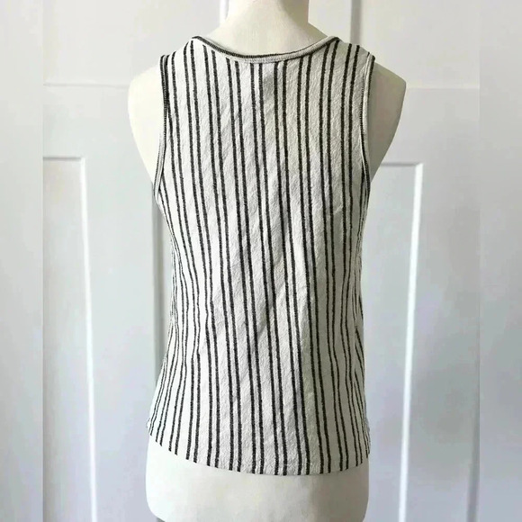 Caution to the Wind Tank Top Size Medium🩶 - Picture 3 of 3